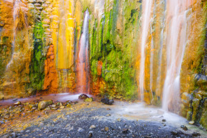 http://www.shutterstock.com/es/pic-287448200/stock-photo-cascade-of-colors-caldera-de-taburiente-la-palma-spain.html?src=5Fr9CwT8n6-7HPHBnkQ9-g-1-1