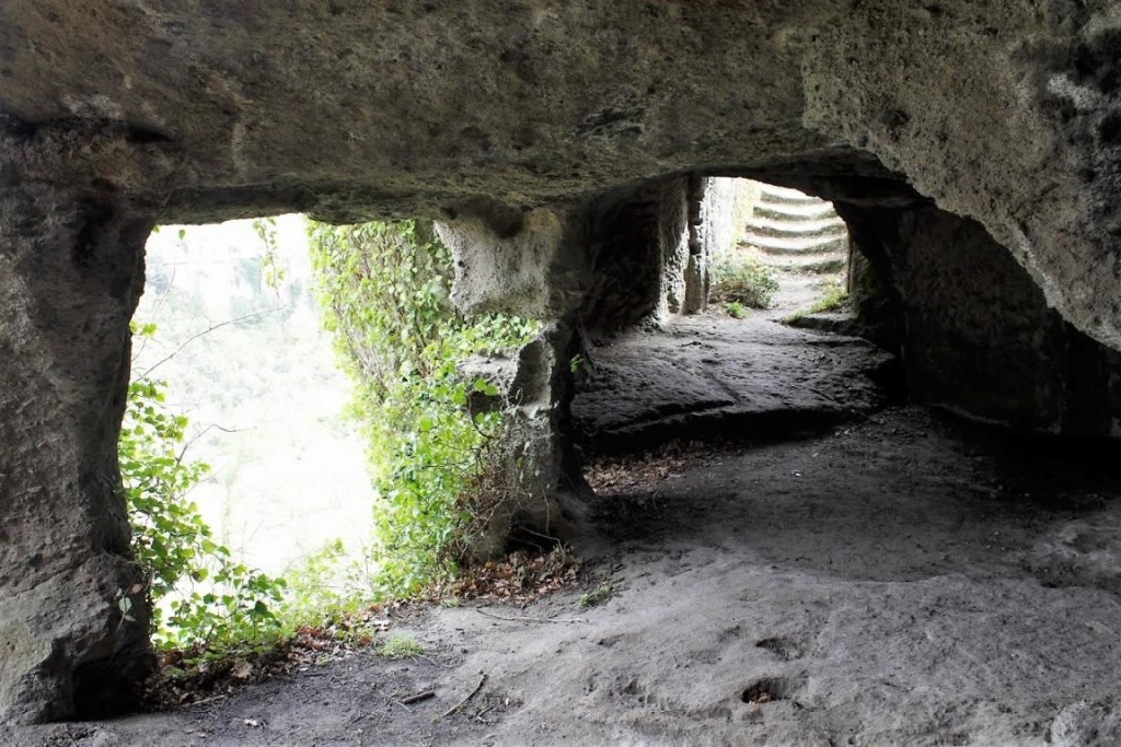 DOMENICA 9 MAGGIO 2021:ARCHEOTREKKING- “IL MONDO DI PIETRA: IL VILLAGGIO PERDUTO DI CORVIANO (VT)”