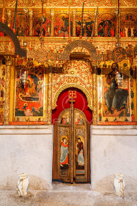 Montégnégro, montagne du nord-est, vallée de la Piva, l’église du monastère de Piva (Pivski Manastir), fut construite entre 1573 et 1586, ce monastère a été démonté pierre par pierre avant d’être réinstallé quelques kilomètres plus en hauteur de son emplacement initial à la suite de la construction d’une centrale hydro-électrique // Montégnégro, mountain northeast, Piva valley, the church of the Monastery of Piva (Pivski Manastir), was built between 1573 and 1586, this monastery was dismantled stone by stone before being reinstalled some kilometers more in height of its initial place following the construction of a hydroelectric power plant